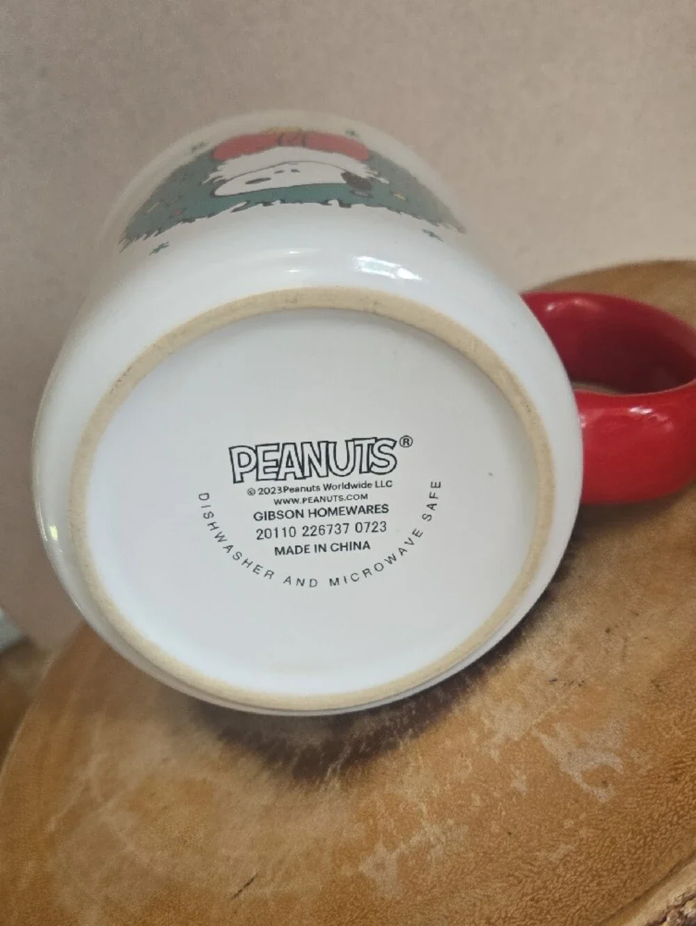 Peanuts White Ceramic Mug with Red Handle and Green Wreath